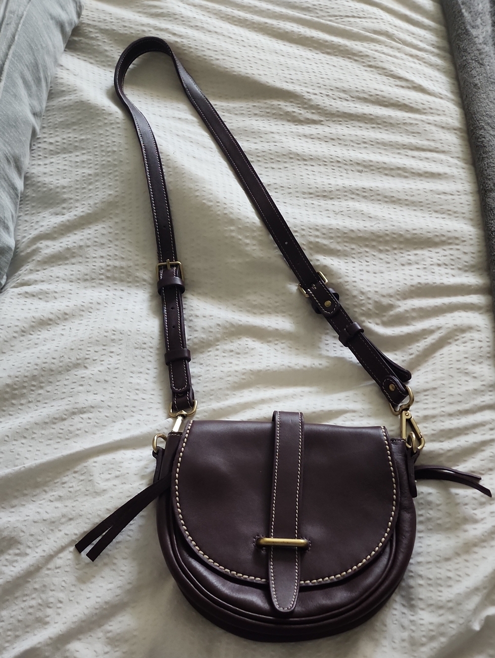 Roots Brown Leather Crossbody Saddle Bag - Classic Everyday Style